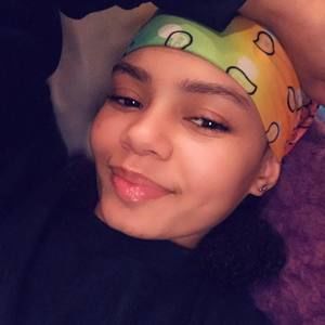 Meet your Posher, Monique